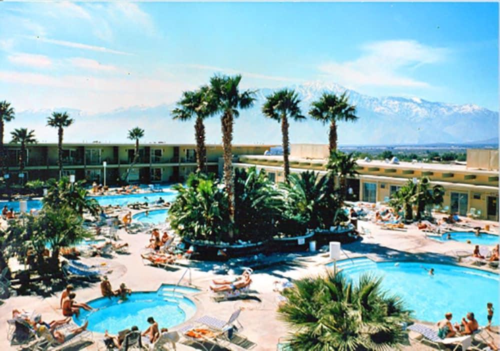 Desert Hot Springs Spa Hotel Hotel